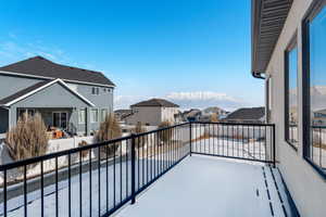 Balcony featuring a mountain view