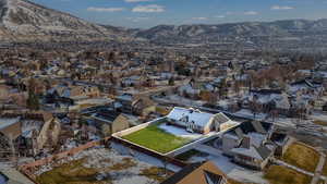 Aerial view with a mountain view