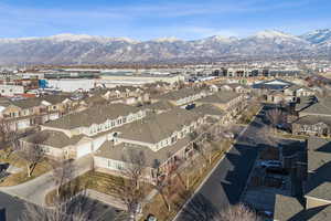 Bird's eye view with a mountain views