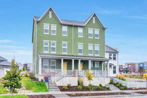 View of front of house featuring a porch