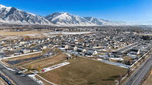 Snowy aerial view with a mountain view