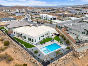 Bird's eye view with a mountain view