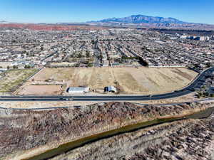 Aerial view with a mountain view