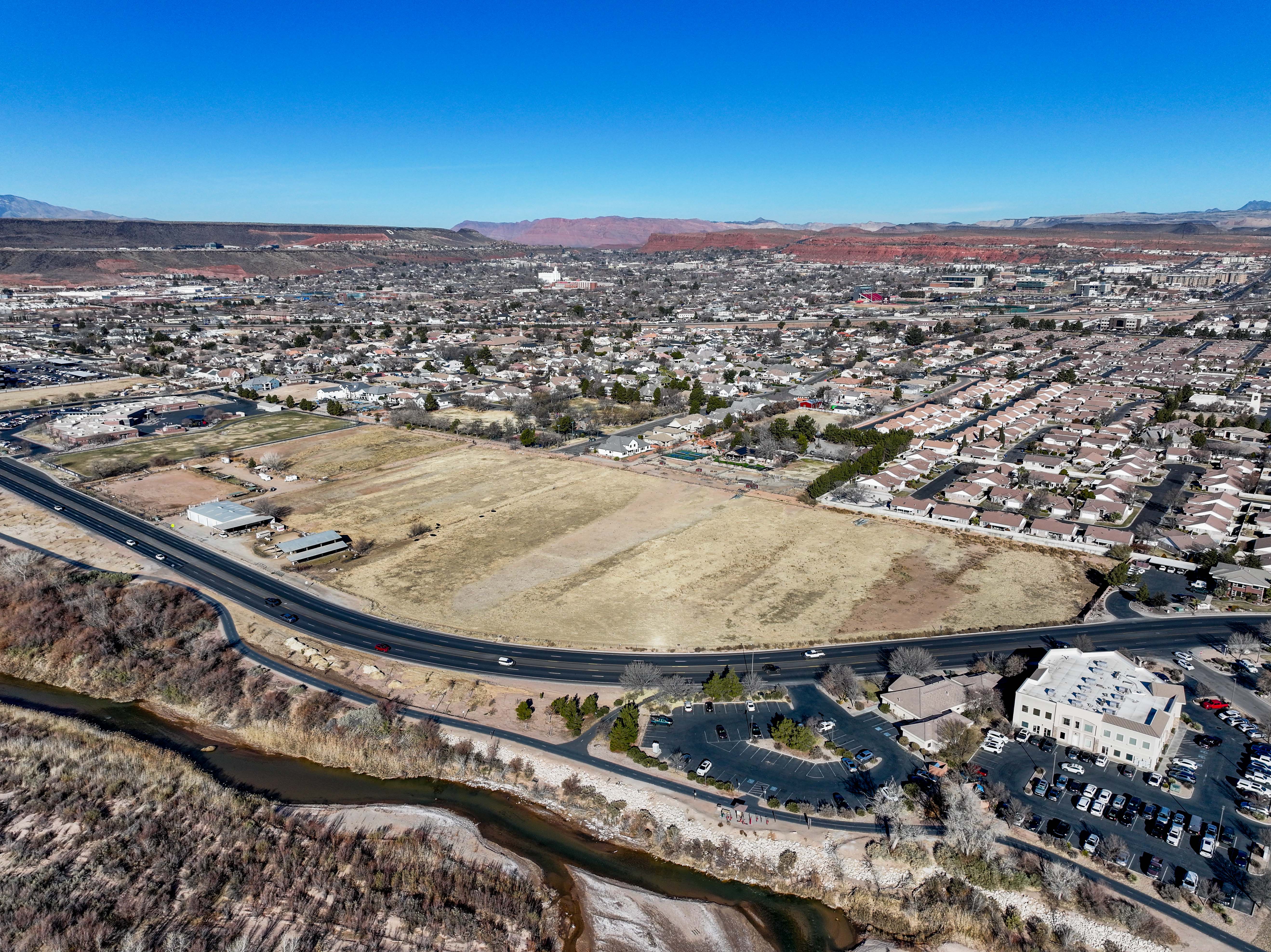 Birds eye view of property featuring a mountain view