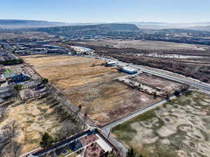 Drone / aerial view featuring a mountain view