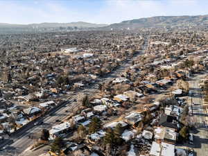 Aerial view with a mountain view