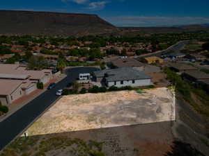 Aerial view with a mountain view