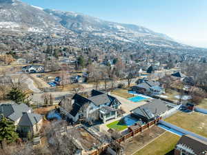 Drone / aerial view featuring a mountain view