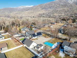 Birds eye view of property featuring a mountain view