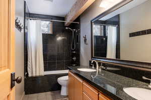 Suite bathroom