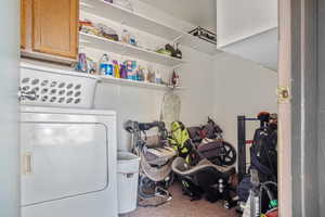 Laundry area with washer / clothes dryer and cabinets