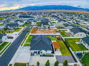 Aerial view with a mountain view