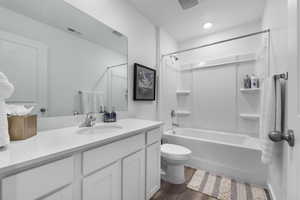 Secondary bathroom with tub/shower combo