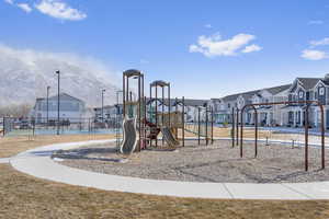 Community amenities: Dog Park, Tot Lot, Pickleball Courts, and Basketball Court