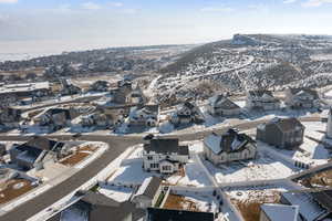 Snowy aerial view with a mountain view