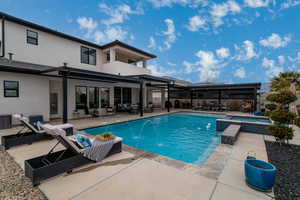 Luxurious Back yard oasis