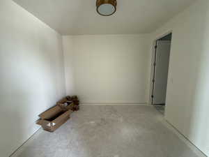 Empty room featuring concrete flooring