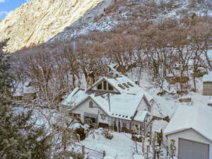 Snowy aerial view with a mountain view