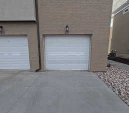 1 car garage with one driveway space