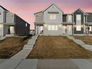 View of front facade with a yard