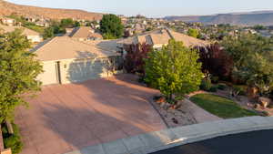 Birds eye view of property featuring a mountain view