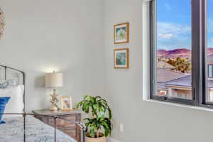 Ensuite Bedroom featuring a mountain view