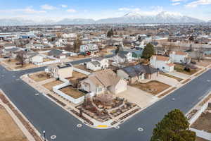 Birds eye view of property featuring a mountain view