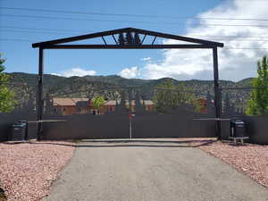 Close Gate