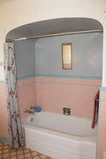 1950's retro style bathroom