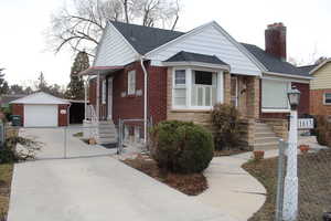 Bungalow with a detached garage