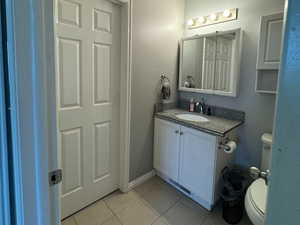 2nd floor bathroom. Also has a door into the master bedroom.