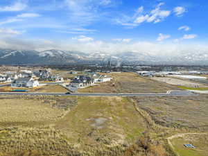 Bird's eye view with a mountain view