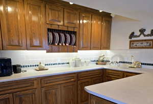 Kitchen featuring tasteful backsplash