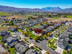 Bird's eye view with a mountain view