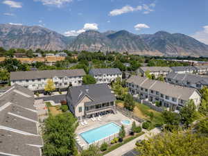 Birds eye view of property featuring a mountain view