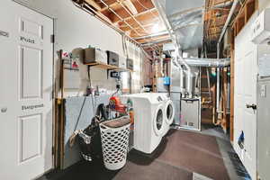 Laundry area with heating unit and washing machine and clothes dryer