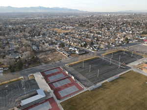 Birds eye view of property featuring a mountain view