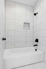 Bathroom with tiled shower / bath