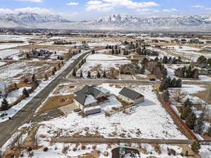 Snowy aerial view featuring a mountain view