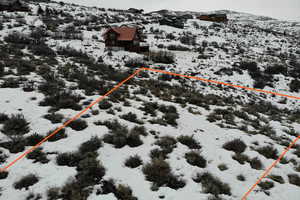 Snowy aerial view featuring a mountain view