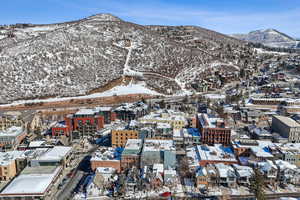 Snowy aerial view featuring a mountain view