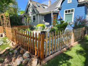 Front Yard Landscaping In the Summer