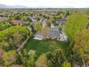 Aerial view with a mountain view