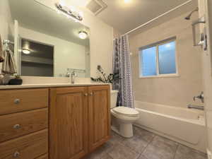 Mother-in-law apartment full bathroom