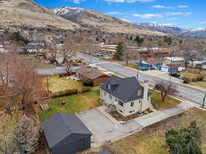 Birds eye view of property featuring a mountain view