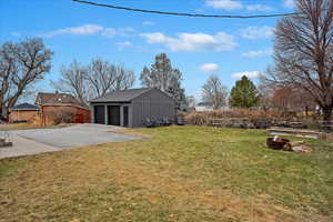 View of yard featuring a garage and an outdoor structure