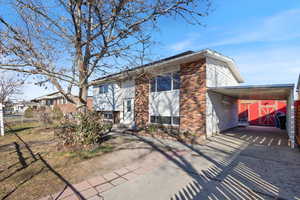 View of front featuring a carport