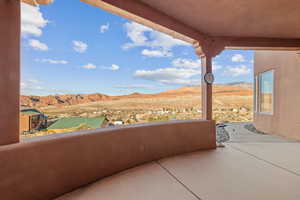 Balcony featuring a mountain view