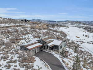 Snowy aerial view with a mountain view