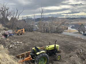 View of yard featuring a mountain view